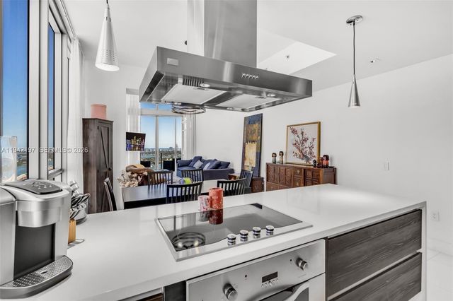 1100 Biscayne Blvd 2907, Miami, FL 33132