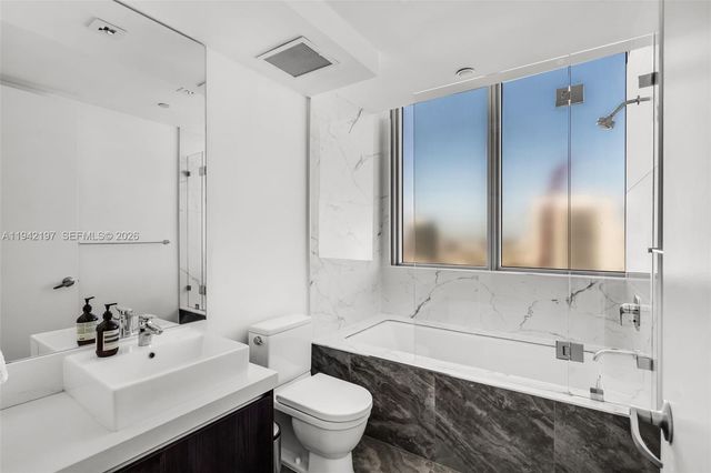 1100 Biscayne Blvd 2907, Miami, FL 33132