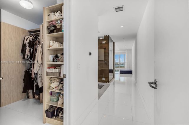 1100 Biscayne Blvd 2907, Miami, FL 33132