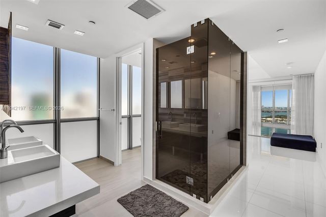 1100 Biscayne Blvd 2907, Miami, FL 33132