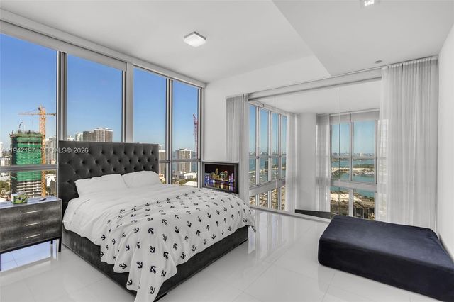 1100 Biscayne Blvd 2907, Miami, FL 33132