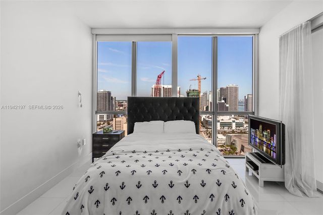 1100 Biscayne Blvd 2907, Miami, FL 33132