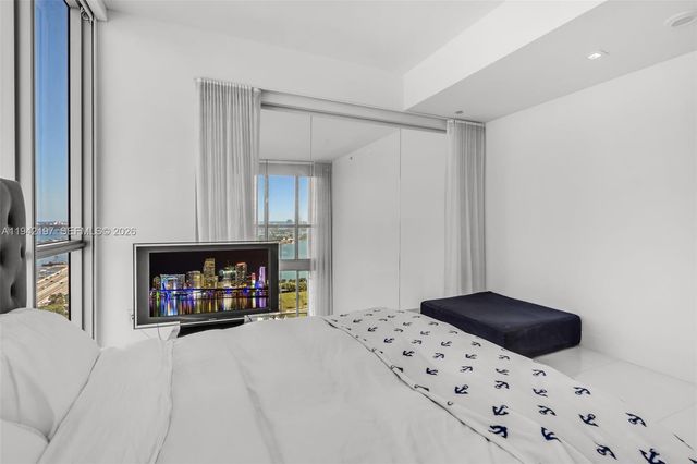 1100 Biscayne Blvd 2907, Miami, FL 33132