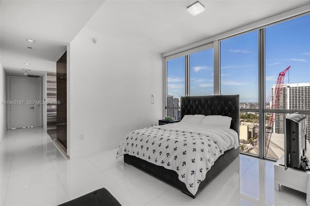 1100 Biscayne Blvd 2907, Miami, FL 33132