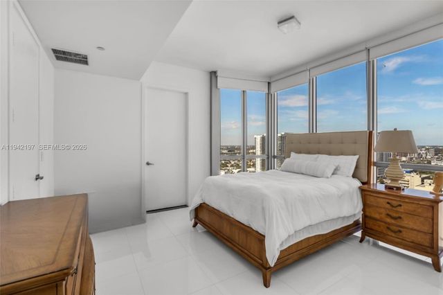 1100 Biscayne Blvd 2907, Miami, FL 33132