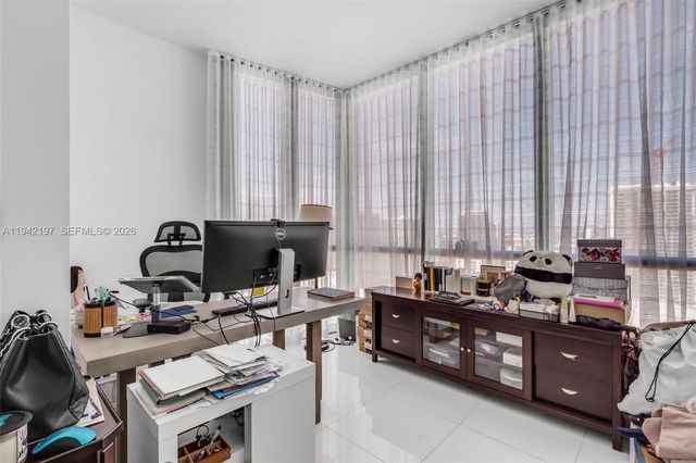 1100 Biscayne Blvd 2907, Miami, FL 33132