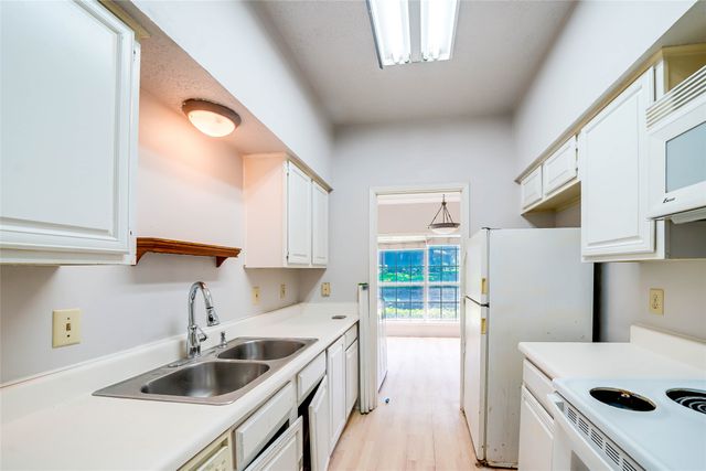 3550 Country Square Drive 409, Carrollton, TX 75006