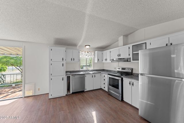 26600 S Grandview Drive, Congress, AZ 85332