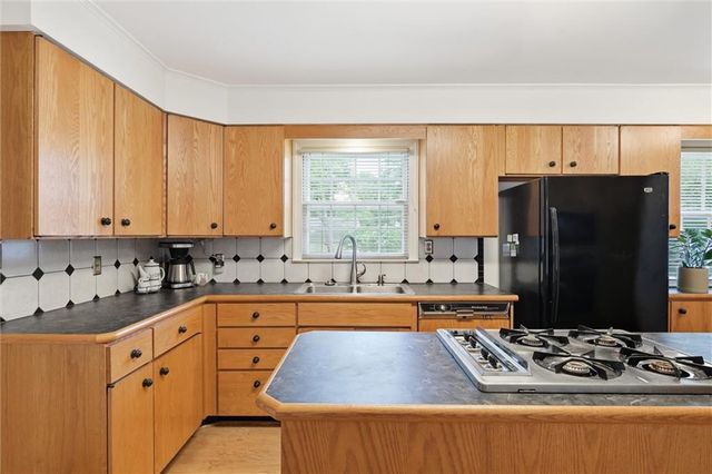 1204 W 69th Street, Kansas City, MO 64113