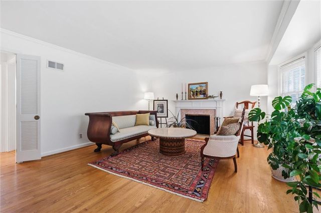 1204 W 69th Street, Kansas City, MO 64113