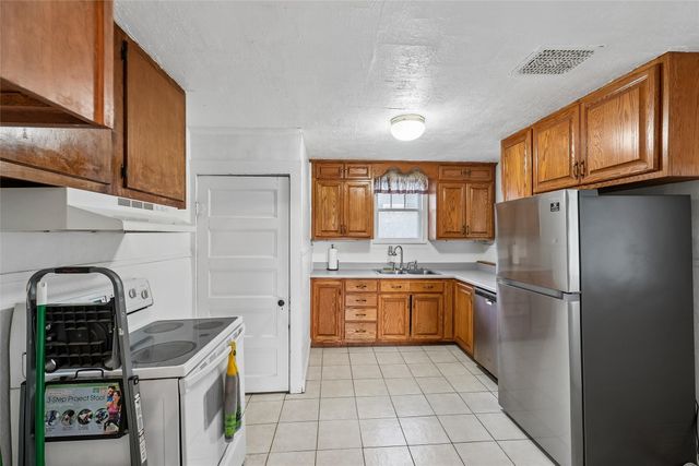 1705 Iowa Street, Perry, IA 50220