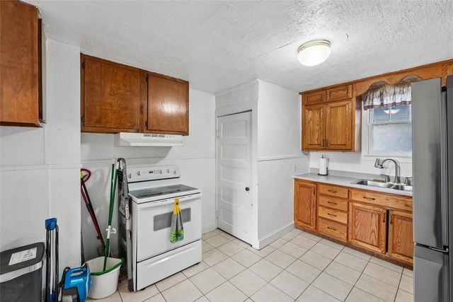 1705 Iowa Street, Perry, IA 50220