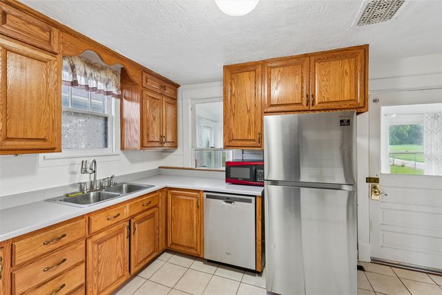 1705 Iowa Street, Perry, IA 50220