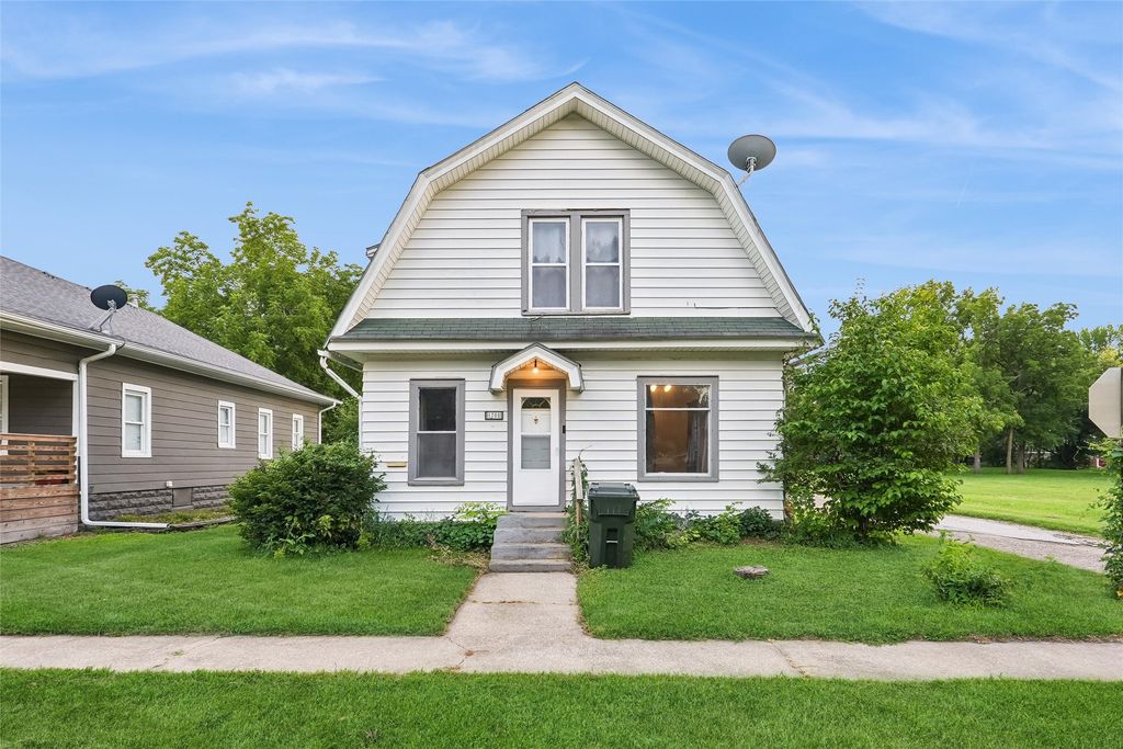 1705 Iowa Street, Perry, IA 50220