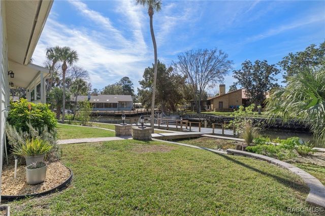 5146 S Riverside Drive, Homosassa, FL 34448