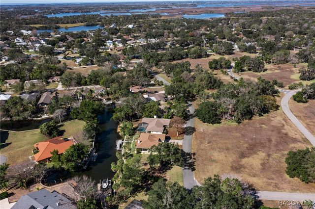 5146 S Riverside Drive, Homosassa, FL 34448