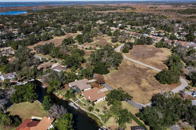 5146 S Riverside Drive, Homosassa, FL 34448