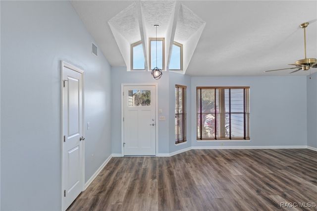 5146 S Riverside Drive, Homosassa, FL 34448