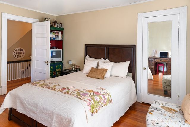 27 Fernleaf Ave, Longmeadow, MA 01106