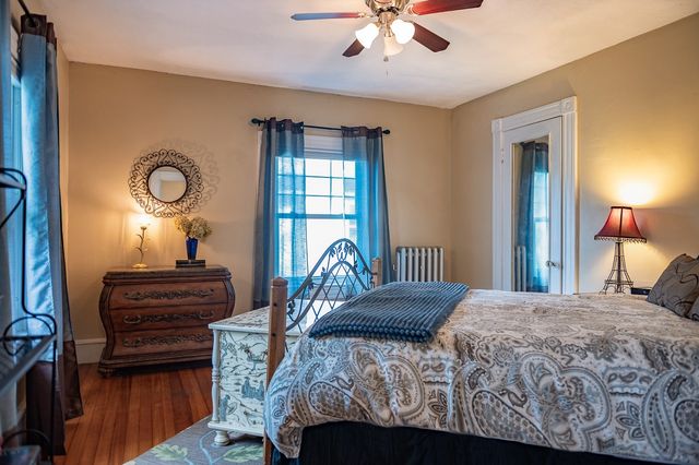 27 Fernleaf Ave, Longmeadow, MA 01106