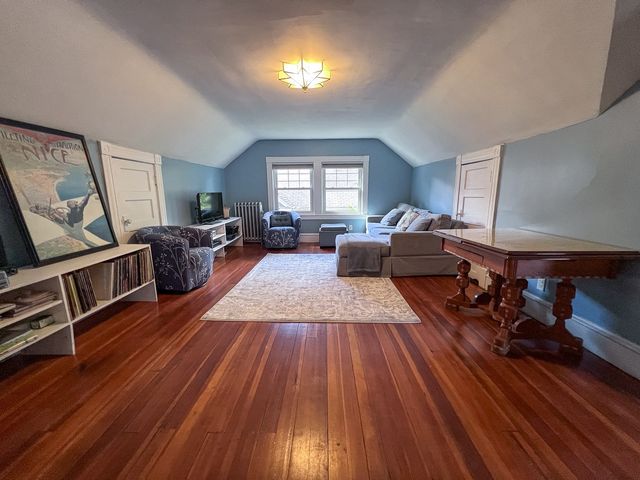 27 Fernleaf Ave, Longmeadow, MA 01106