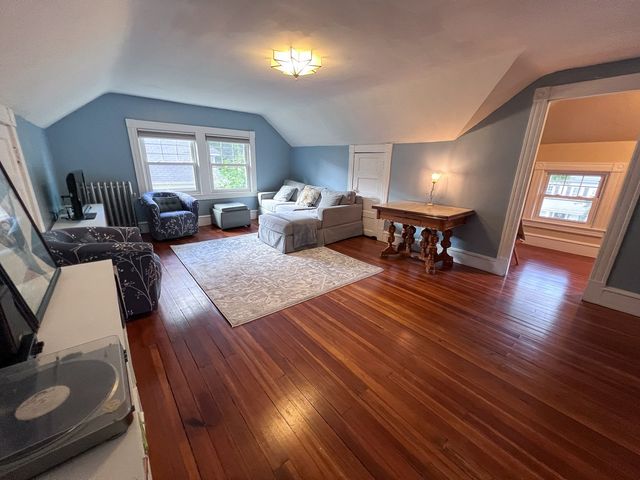 27 Fernleaf Ave, Longmeadow, MA 01106