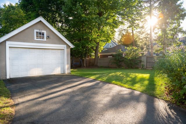 27 Fernleaf Ave, Longmeadow, MA 01106