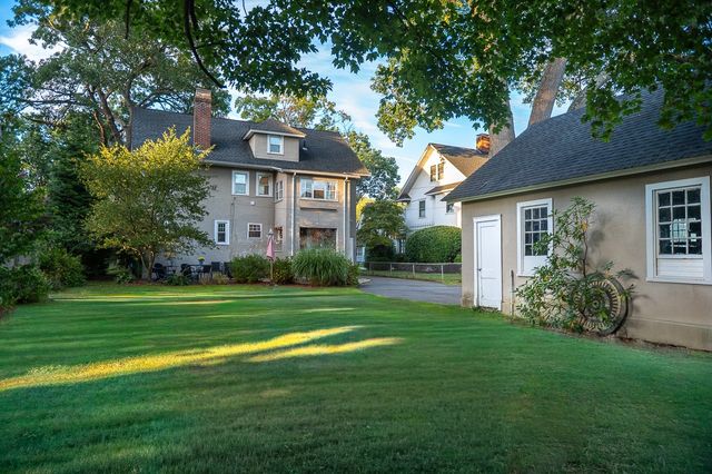 27 Fernleaf Ave, Longmeadow, MA 01106