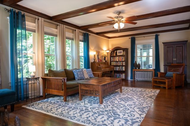 27 Fernleaf Ave, Longmeadow, MA 01106