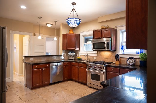 27 Fernleaf Ave, Longmeadow, MA 01106