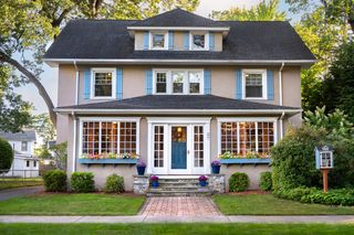 27 Fernleaf Ave, Longmeadow, MA 01106