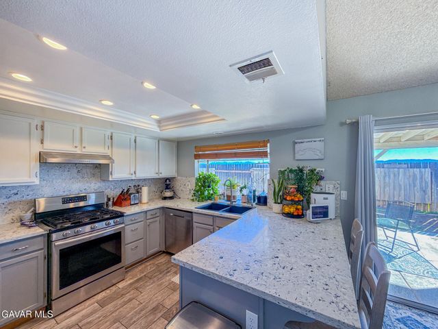 646 Twinberry Lane, Lancaster, CA 93534