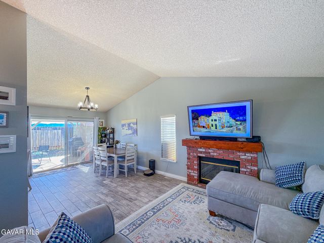 646 Twinberry Lane, Lancaster, CA 93534