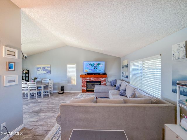 646 Twinberry Lane, Lancaster, CA 93534