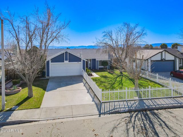 646 Twinberry Lane, Lancaster, CA 93534