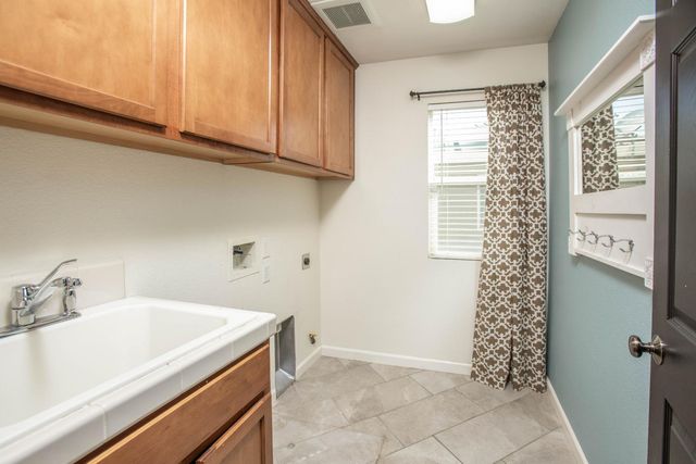 1282 Renison Ln, Lincoln, CA 95648