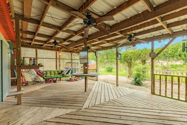 429 E Kiber Street, Angleton, TX 77515