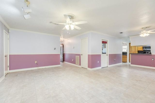 429 E Kiber Street, Angleton, TX 77515