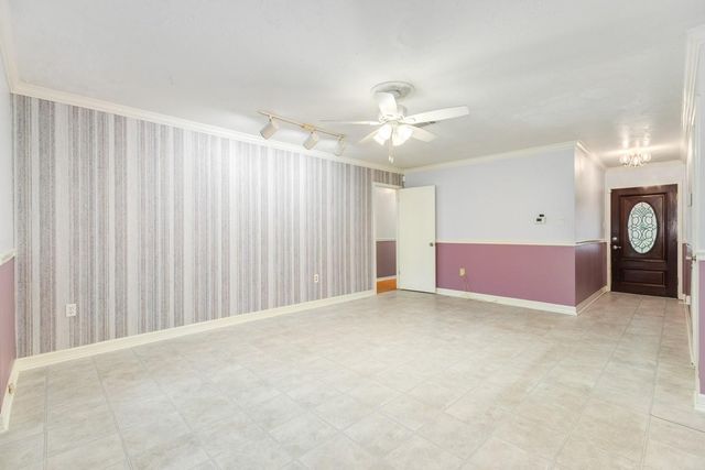 429 E Kiber Street, Angleton, TX 77515