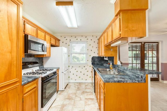 429 E Kiber Street, Angleton, TX 77515