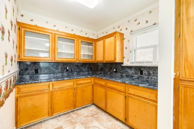 429 E Kiber Street, Angleton, TX 77515