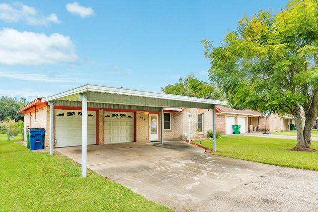 429 E Kiber Street, Angleton, TX 77515