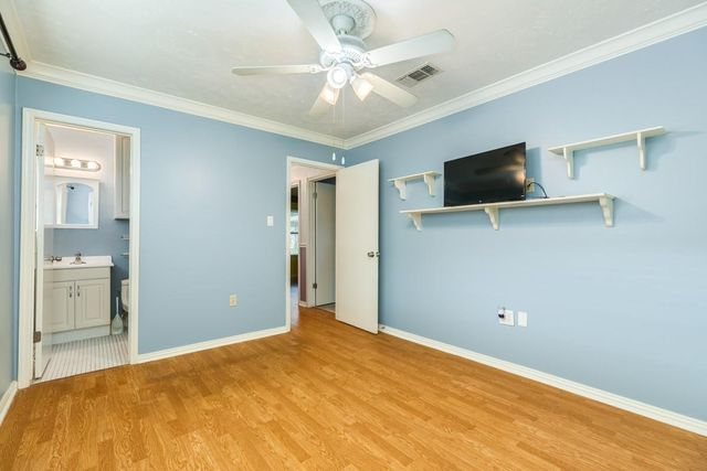 429 E Kiber Street, Angleton, TX 77515