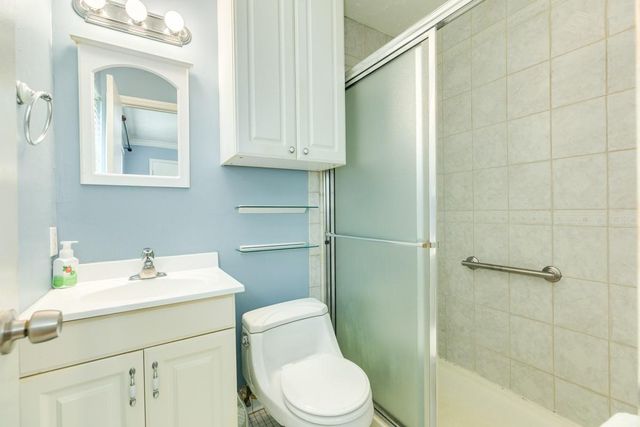 429 E Kiber Street, Angleton, TX 77515