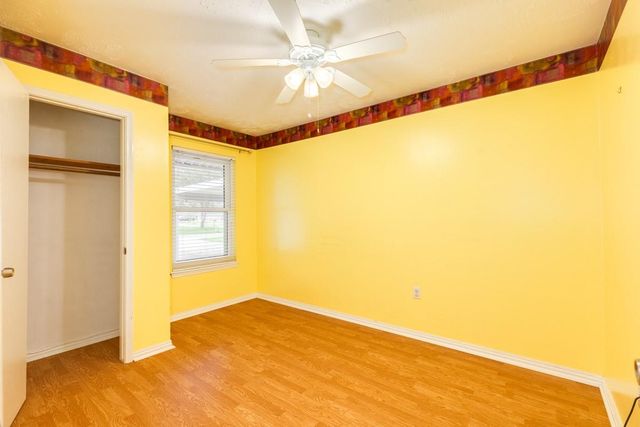 429 E Kiber Street, Angleton, TX 77515