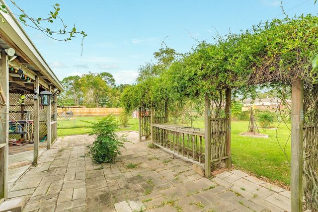 429 E Kiber Street, Angleton, TX 77515