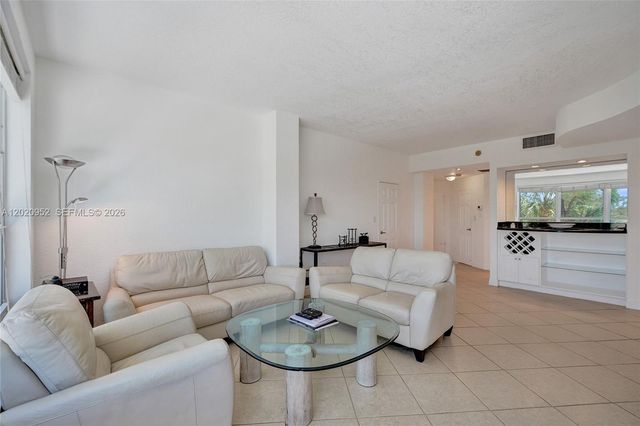 4925 Collins Ave 3H, Miami Beach, FL 33140