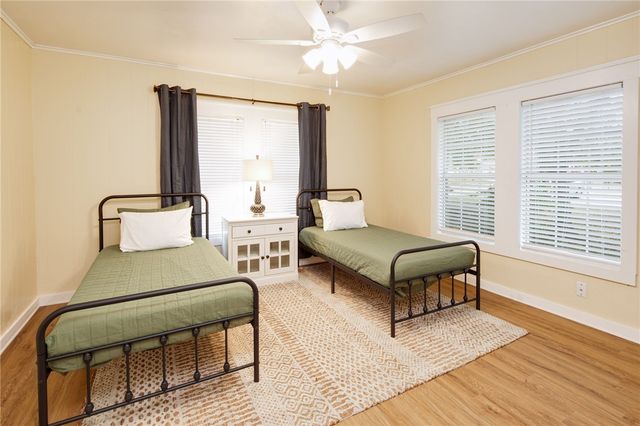 4311 Old College, Bryan, TX 77801