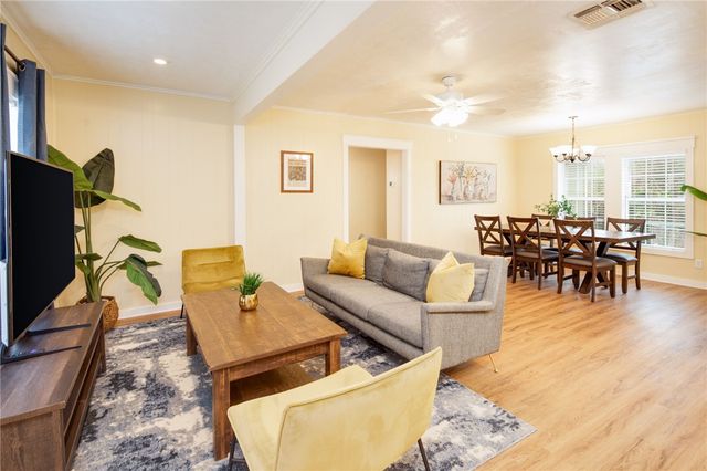 4311 Old College, Bryan, TX 77801