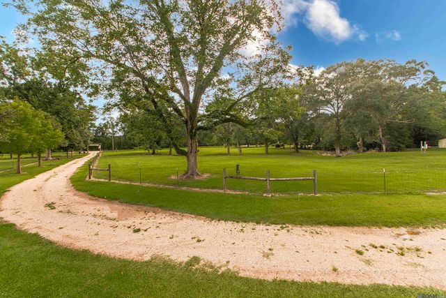 16275 Alphonse Forbes Rd, Greenwell Springs, LA 70739